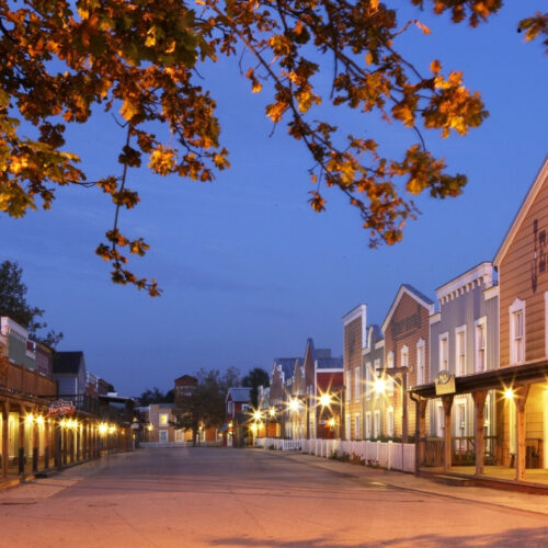 10 Disney's Hotel Cheyenne verlichte cowboystad
