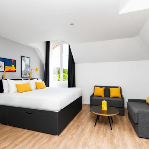 Kamer met slaapbank Tweepersoonsbed met slaapbank