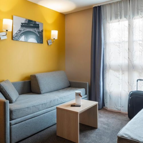 Slaapbank Grijze slaapbank met grijs tappijt