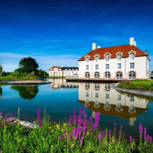 Staycity met uitzicht op het meer Staycity wit gebouw met uitzicht op het meer