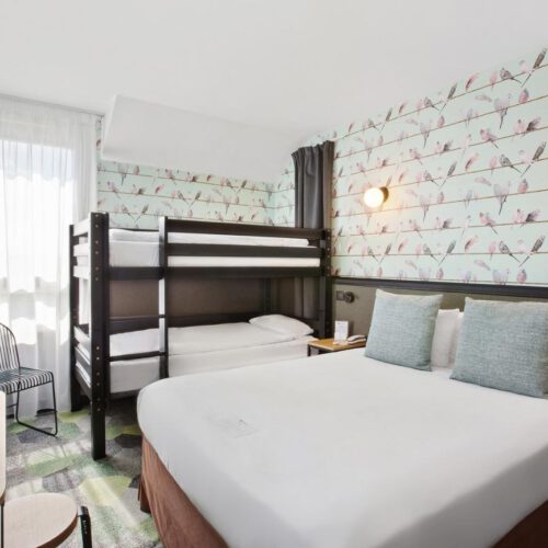 Vierpersoonskamer Stapelbed en tweepersoonsbed