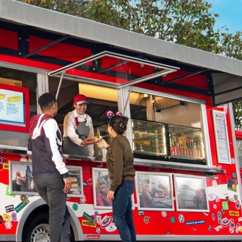 Foodtruck Marvel Avengers Campus Rode Foodtruck in MARVEL Avengers Campus