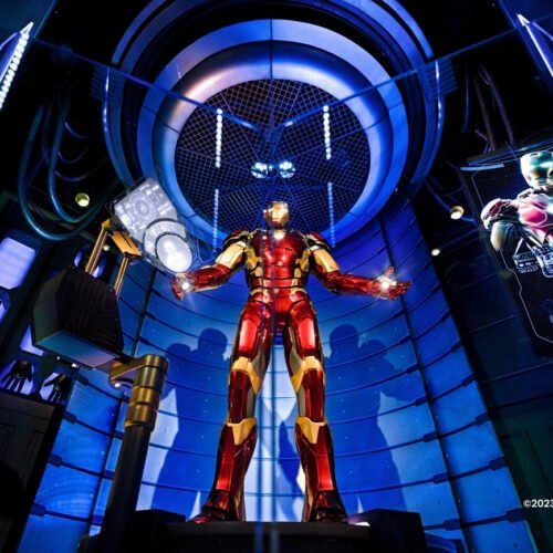 Iron Man Rode Iron Man Animatronic in de Flight Force wachtrij