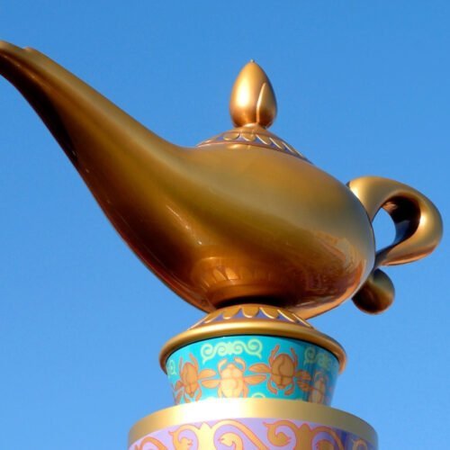Gouden lamp Gouden lamp van Aladdin bij de attractie Les tapis volants