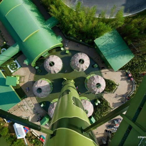 Parachutes Soldier Drop Groene gebouwen en parachutes van Parachutes Soldier Drop