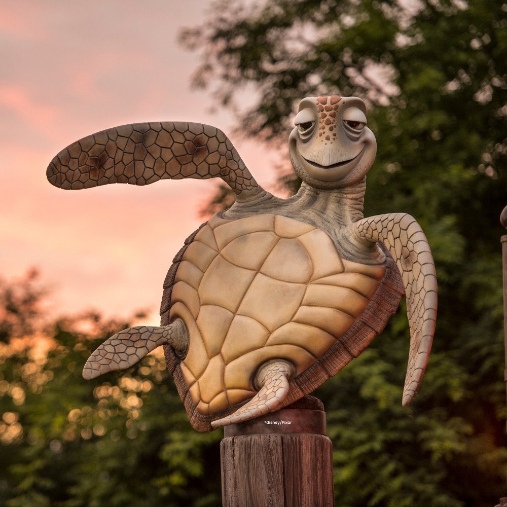 Schildpad van finding nemo op een paal