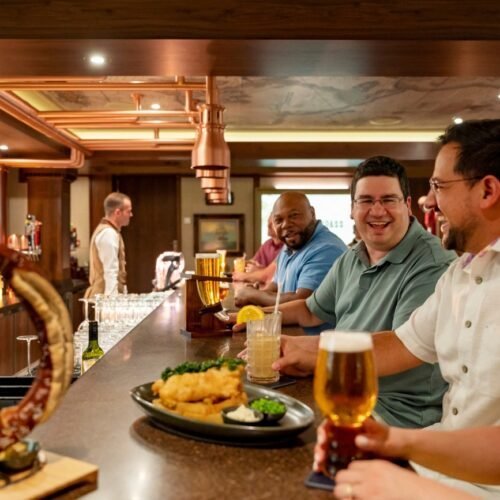 9Restaurants Kegs & Compass pub boord Disney Wish