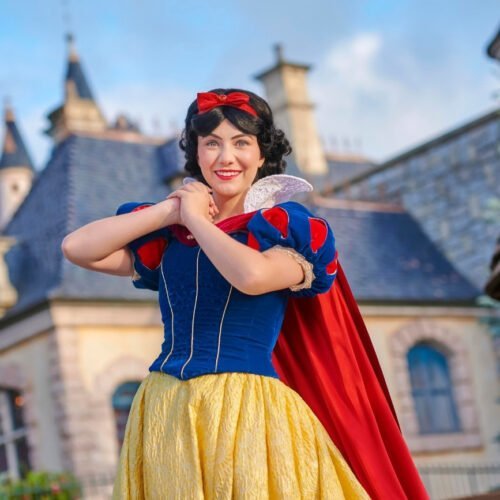 11 Sneeuwwitje voor restaurant Auberge de Cendrillon