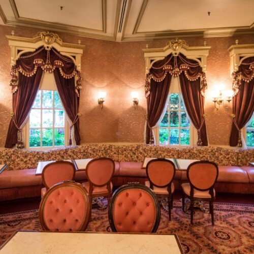 6 Interieur Plaza Gardens, restaurant waar je kunt eten met Disney Figuren