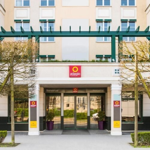 Adagio Aparthotel Entree van het Adagio Aparthotel Disneyland® Paris hotel en tickets