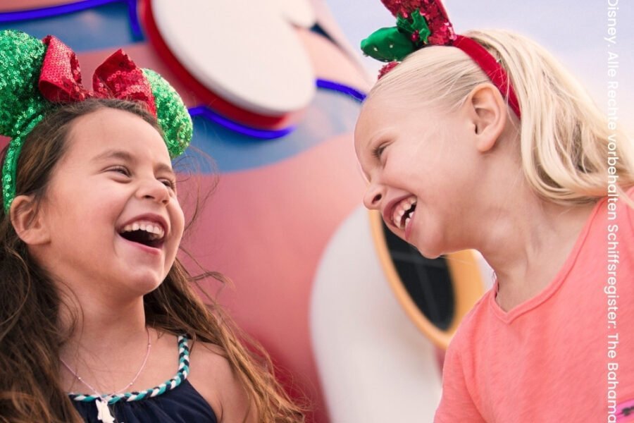 Meisjes op Very Merrytime Cruises