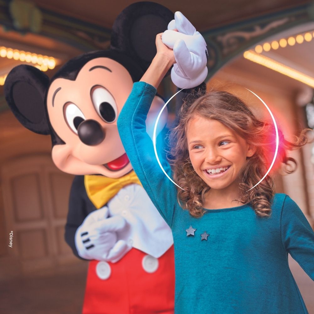 Meisje met Mickey Mouse. Tips voor ontmoetingen met DIsney Figuren.