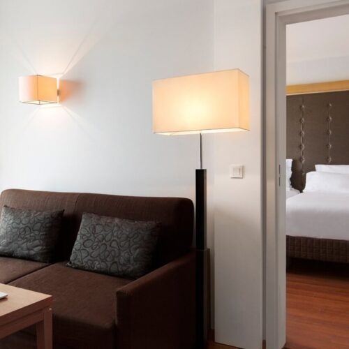4 persoonskamer 4-persoonskamer met 2-persoonbed en een slaapbank in aparte kamer